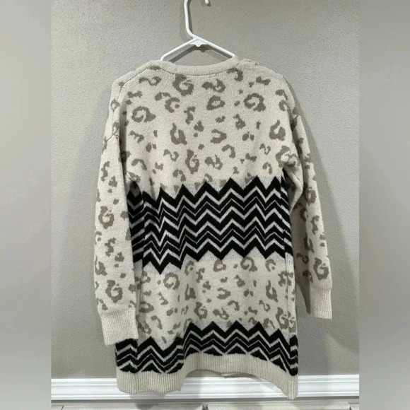Maurices Cream and Black Patterned Cardigan - Picture 3 of 3